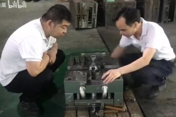 压铸中如何防止粘模